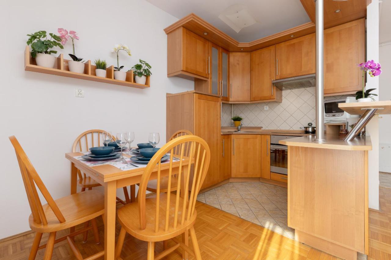 Leilighet Metro Natolin Ursynow Centre Studio With Balcony By Renters Warszawa